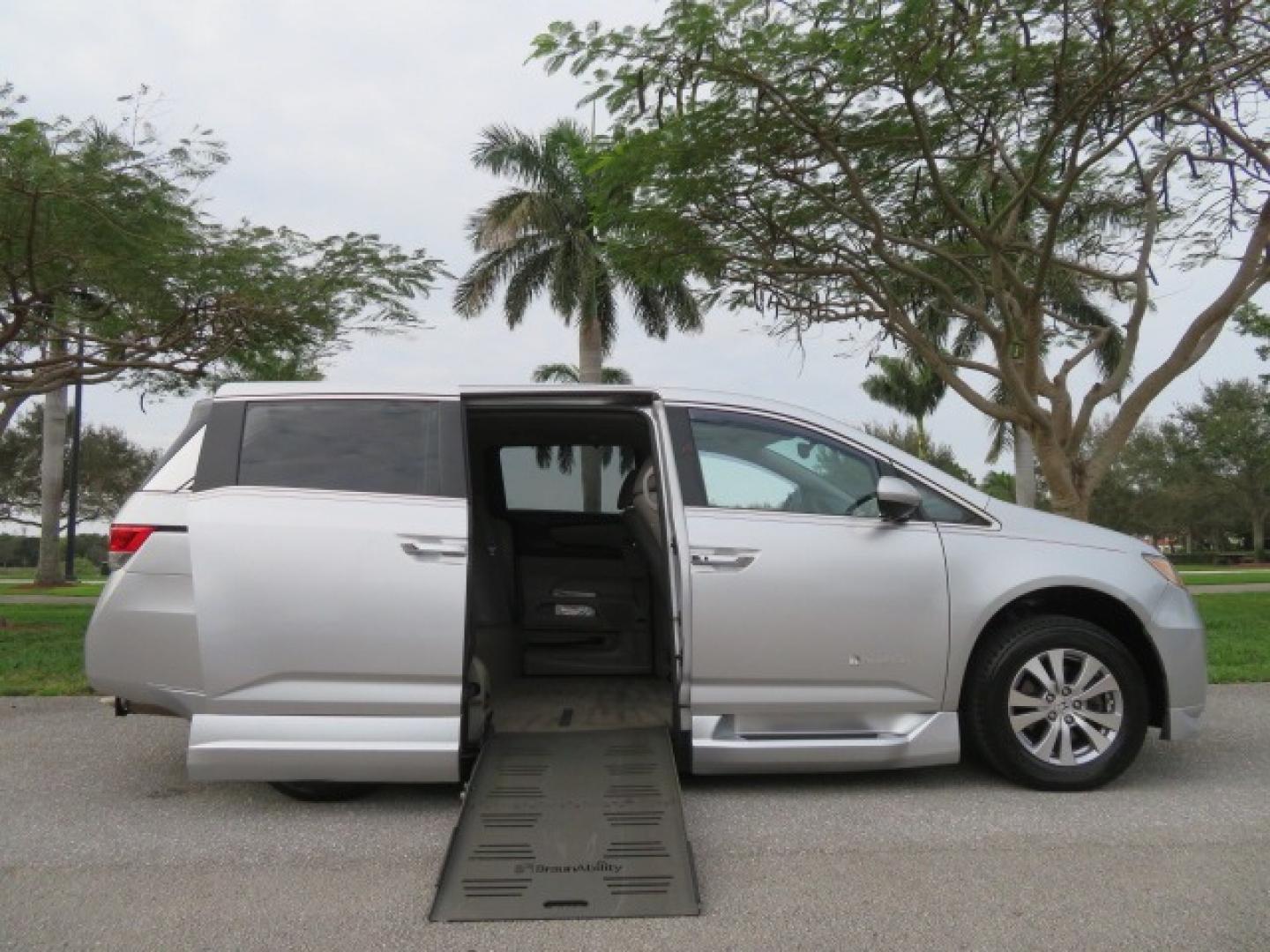 2014 Silver /GRAY Honda Odyssey EX-L (5FNRL5H68EB) with an 3.5L V6 SOHC 24V engine, 6-Speed Automatic transmission, located at 4301 Oak Circle #19, Boca Raton, FL, 33431, (954) 561-2499, 26.388861, -80.084038 - You are looking at Gorgeous Low Mileage 2014 Honda Odyssey EX-L Braunability Freedom Van Handicap Van Wheelchair Van Conversion Van with 25K Original Miles, Power Side Entry Ramp with Kneeling Van Function, Passenger Side Quick Lock System (same as ez lock), Quick Release Front Seats, Tie Down Syste - Photo#0